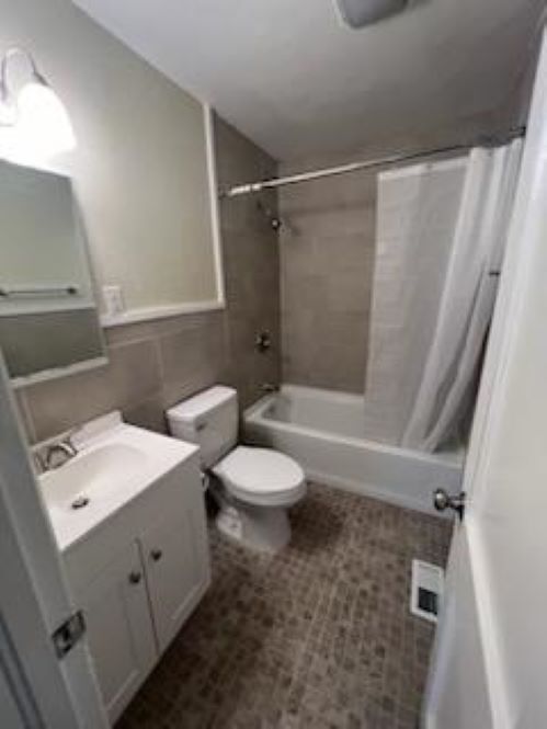 bath - 915 Sherwood Dr