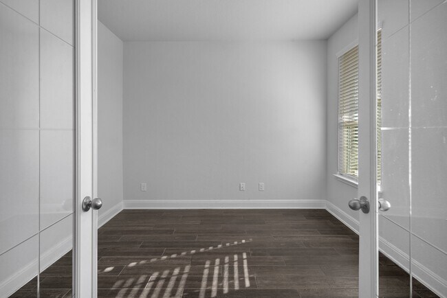 Building Photo - 5710 Calaveras Way