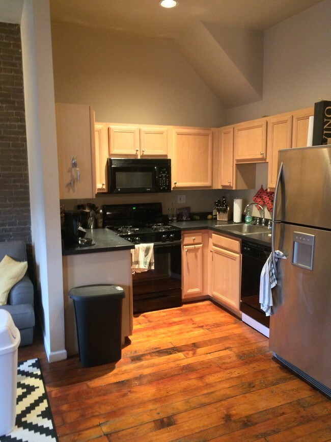 Kitchen - 2211 Sarah St