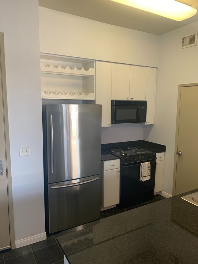 Foto del edificio - Beautiful 2 Bed + 2 Bath Long Beach Condo ...