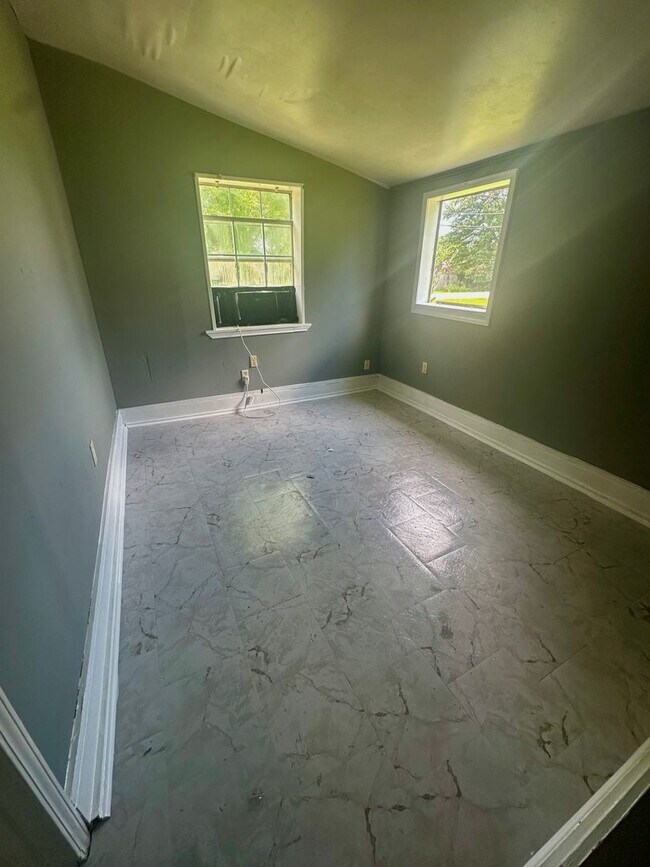 Foto del edificio - 1 bedroom, 1 bathroom Home Available in Br...