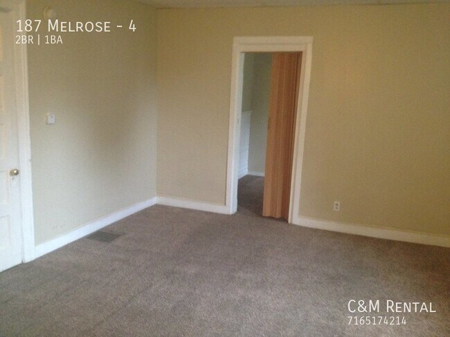 Building Photo - 2 Bedroom Lower Apartment