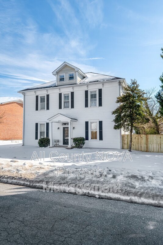 Building Photo - 8753 Signal Hill Rd