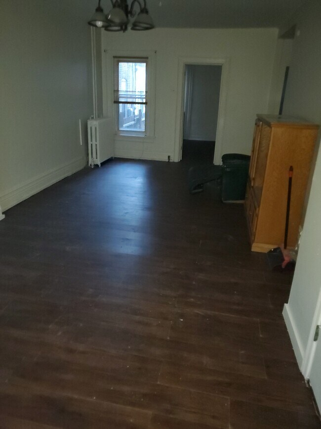 main room - 624 N 5th St