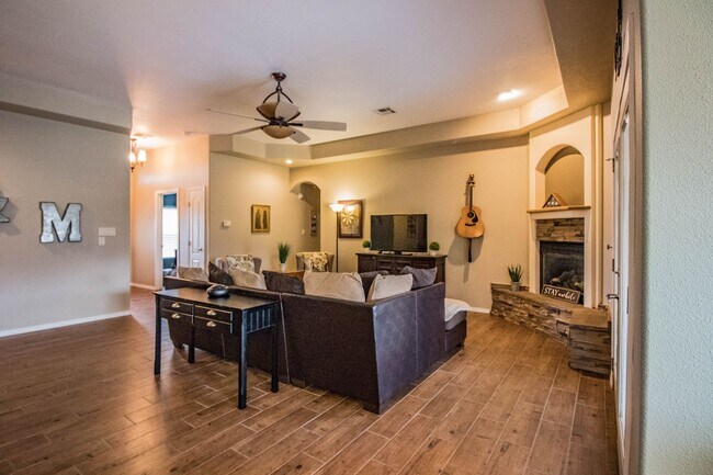 Foto del edificio - Spacious home with amazing view of the mou...