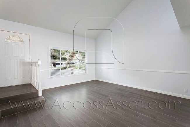 Building Photo - Spacious 4 Bedroom Home with Private Yard & Covered Patio in Anaheim Hills