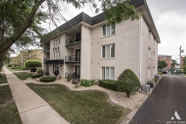 Building Photo - 10910 Kilpatrick Ave