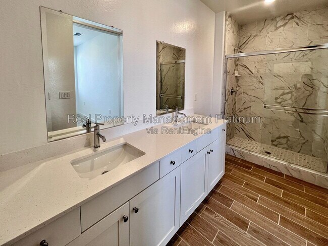 Foto del edificio - 883 Fruitwood Ave
