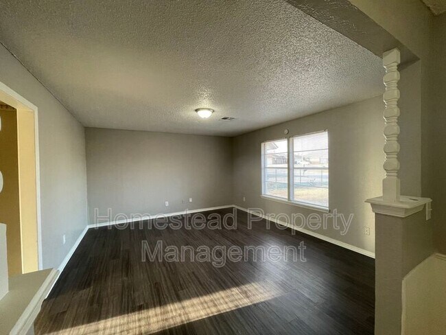 Building Photo - 5516 Shalimar Dr