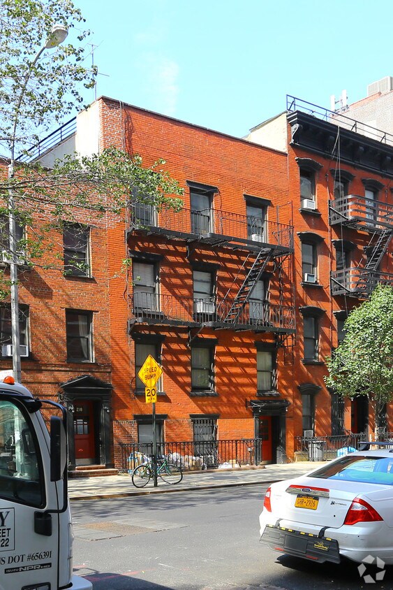 Foto principal - 220 W 17th St