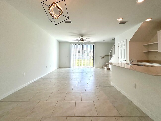 Foto del edificio - New 3 Bed 2.5 Bath w/ 1 Garage Condo