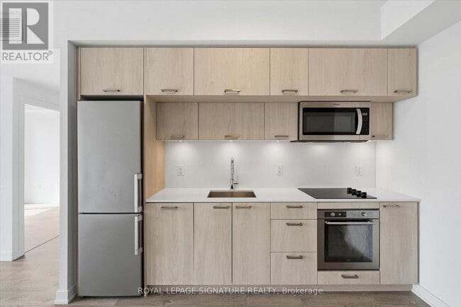 Building Photo - 50 McCaul St