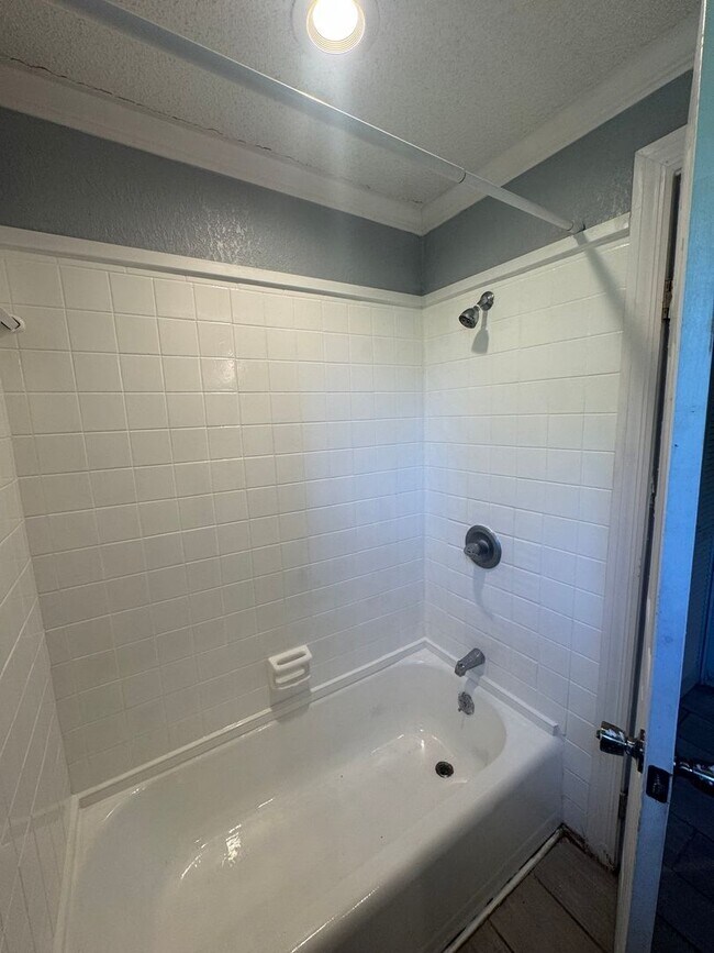 Foto del edificio - 2 Bedroom 1 Bathroom Duplex in Marianna Fl