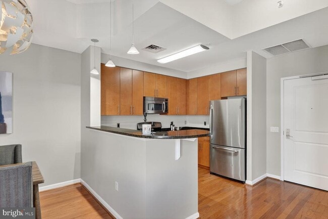 Building Photo - 1390 Kenyon St NW