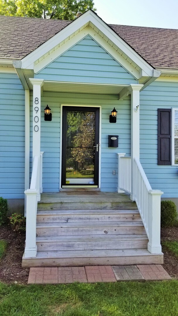 Foto del edificio - YOU CAN STOP YOUR SEARCH! Lyndon Rental with 3 Bedrooms, 2 Full Baths, Cape Cod Dollhouse, FOR RENT!