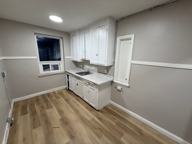 Building Photo - 408 Anderson Ave