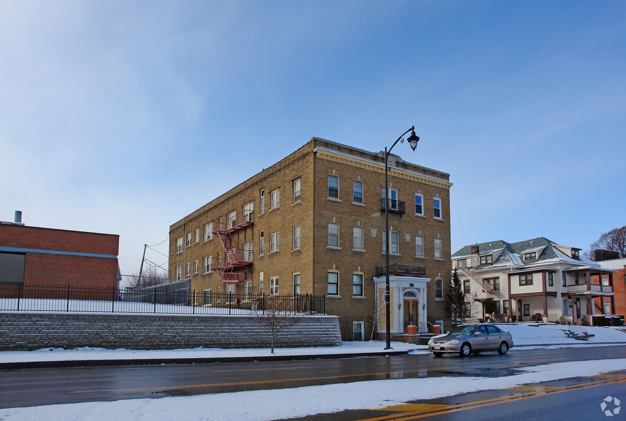 Building Photo - 189 Lake Ave