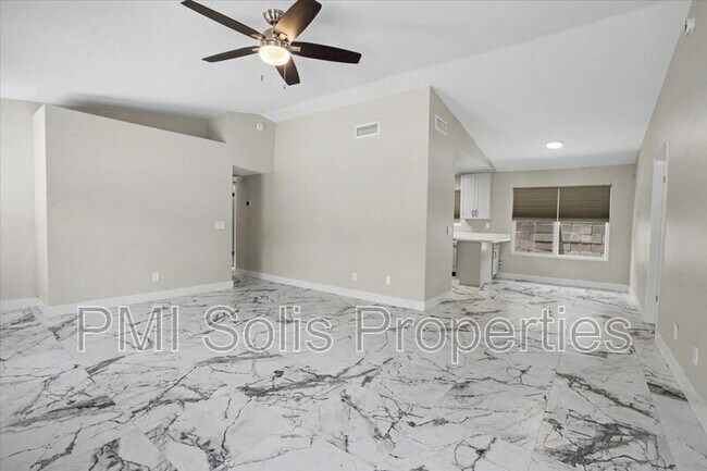 Building Photo - 1510 E Taro Ln