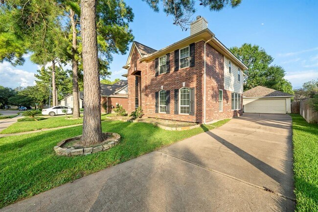 Building Photo - 15423 Clear Valley Dr