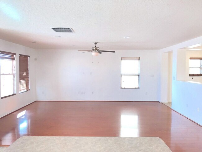 Building Photo - Spacious 4 bedroom Northern Meadows Home with Refriderated Air!