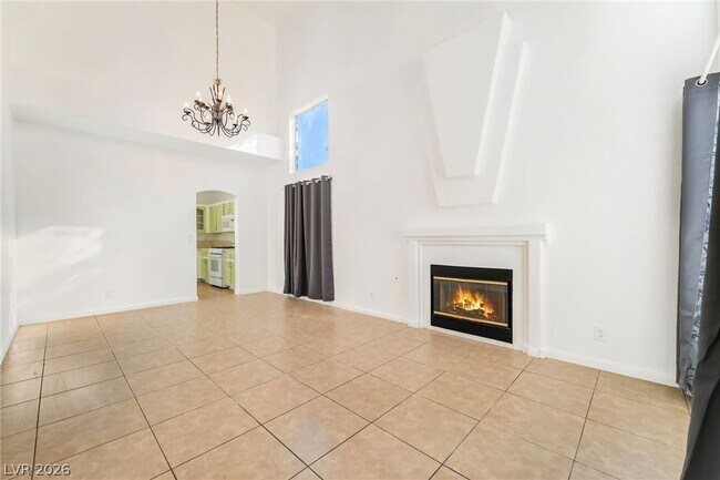 Building Photo - 1354 Silver Knoll Ave