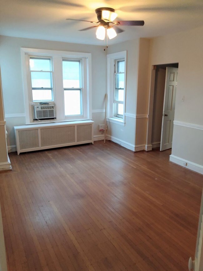 Building Photo - 204 E Willow Grove Ave