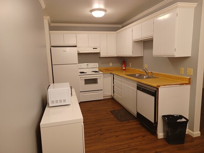 209 Kitchen - 209 N Maxwell St
