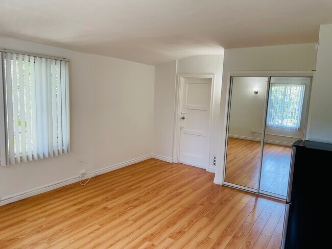 Foto del edificio - Westwood Plaza Apartments