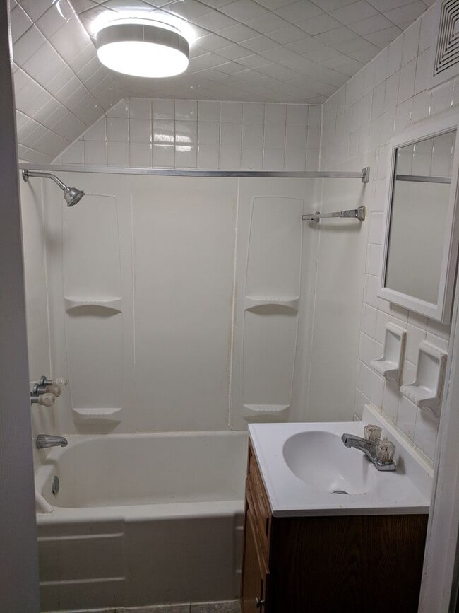 Foto del edificio - 5833 Curry Rd