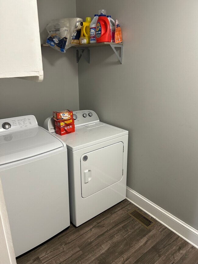 Building Photo - 1015 Noblin Ave