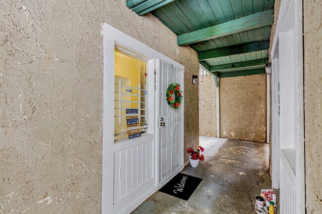 Building Photo - 3575 Oakvale Rd