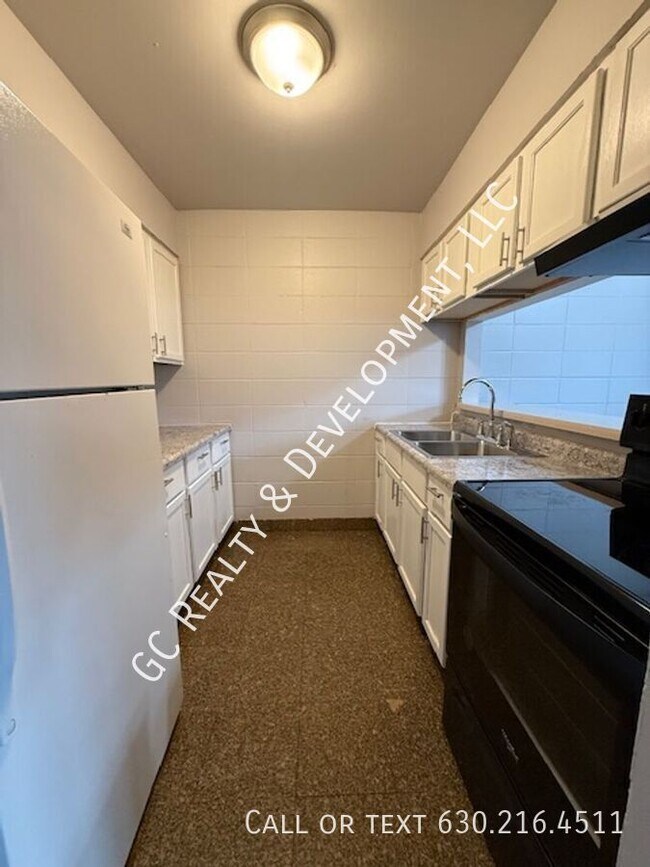 Building Photo - 227 Uteg St