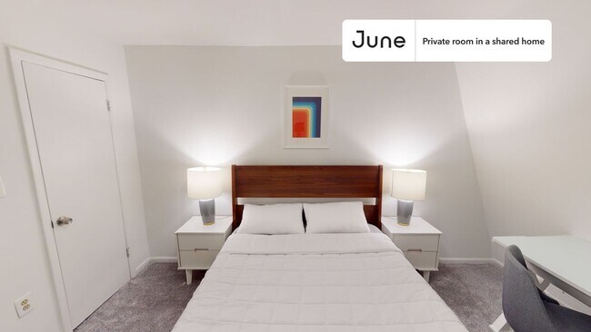Building Photo - Private bedroom in 5 bed/2 bath Home