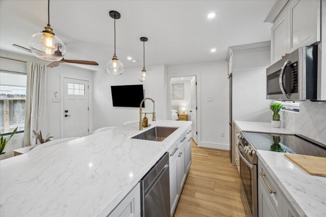 Foto del edificio - 5844 Darling St