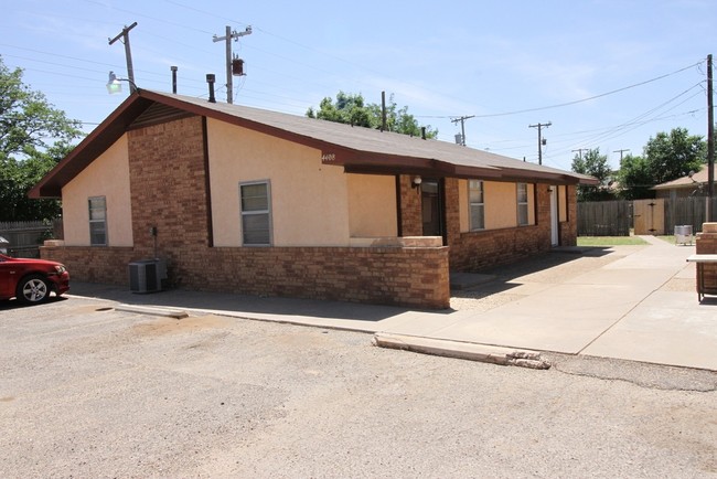 Foto del edificio - 4402-4408 Elkhart Ave
