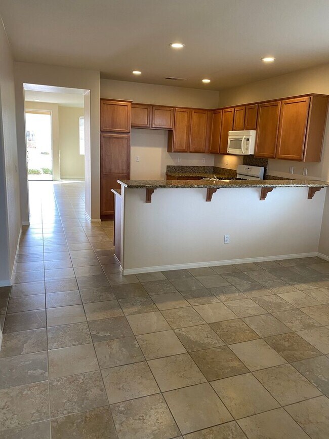 Foto del edificio - 3 BEDROOM VICTORVILLE HOME