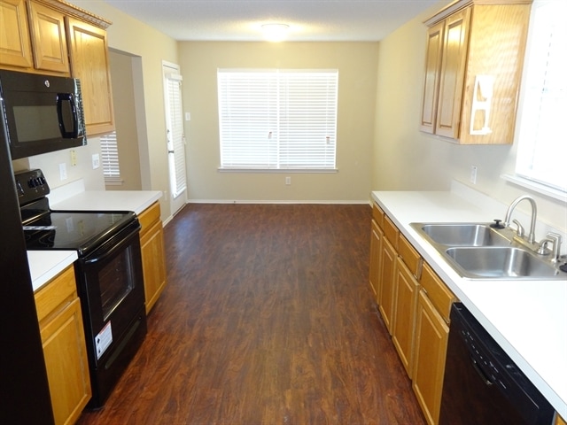 Building Photo - 721 Stonebrooke Dr