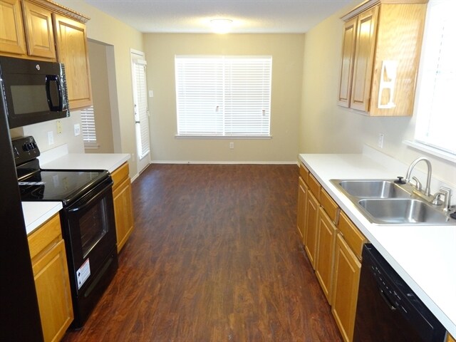 Foto del edificio - 721 Stonebrooke Dr