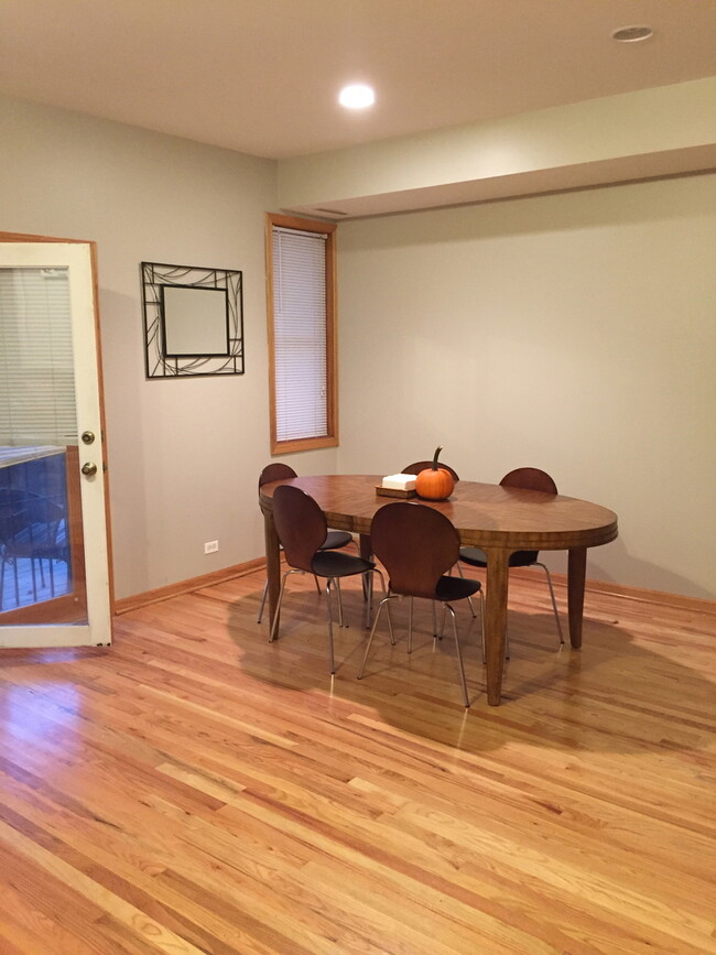 Foto del edificio - 1463 N Leavitt St