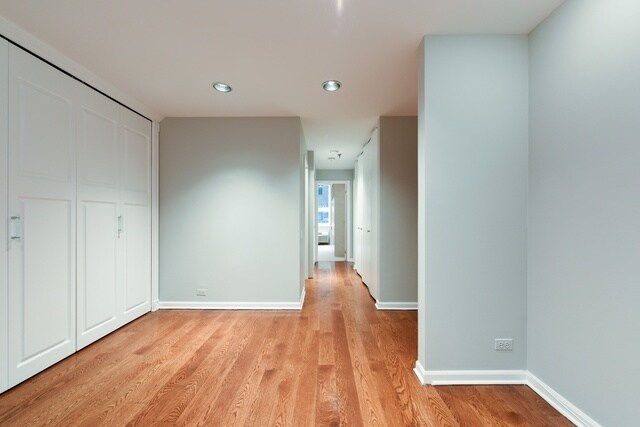 Building Photo - 221 E Walton Pl