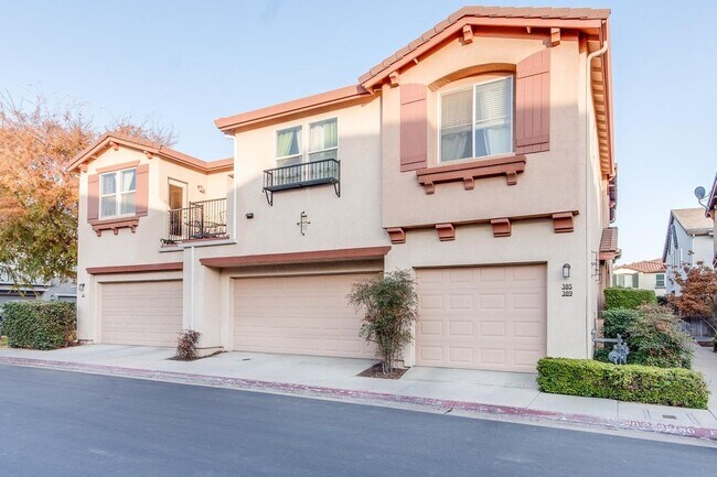 Foto del edificio - Spacious 3/3 Townhouse in North Clovis