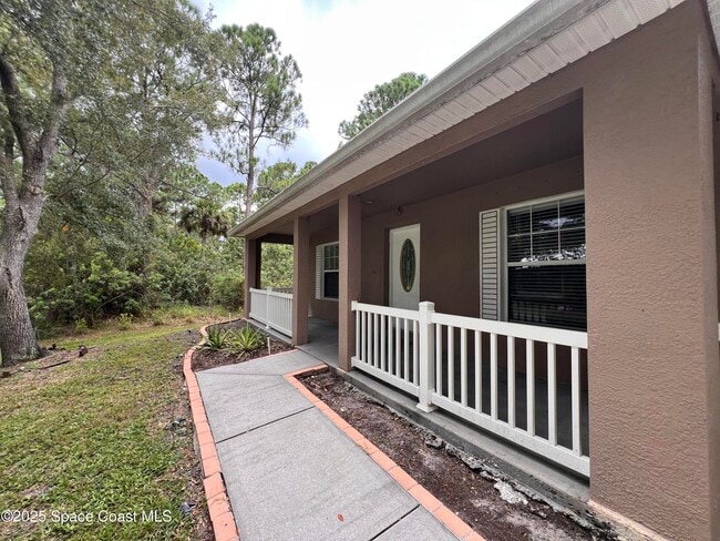 Foto del edificio - 3288 Wallace Ave