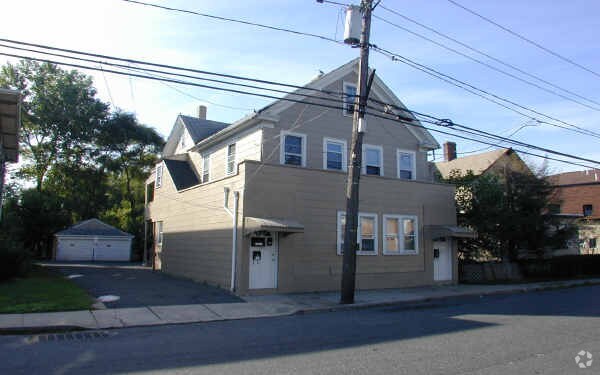 Primary Photo - 121 Washington Ave