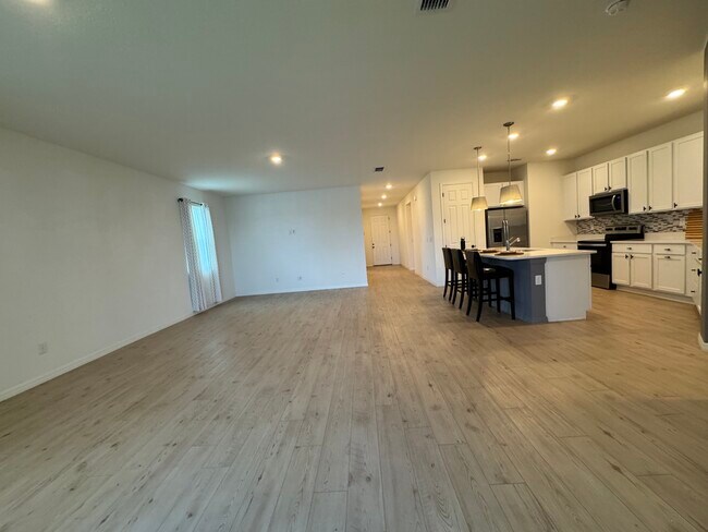 Building Photo - 7306 34th Ct E