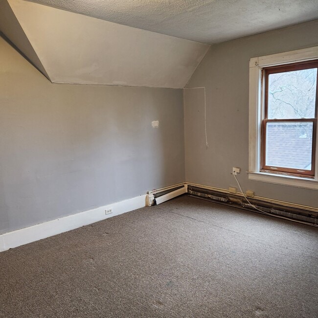 Building Photo - 24 N Park St