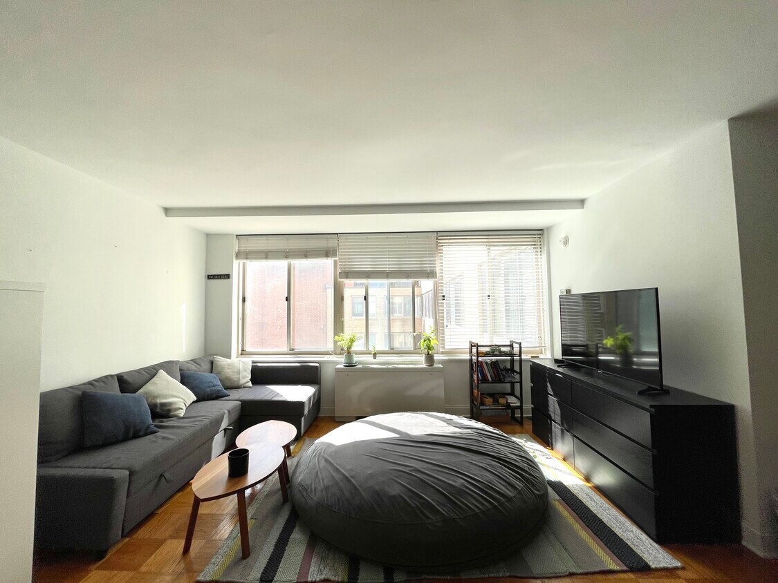 Foto principal - 922 24th St NW