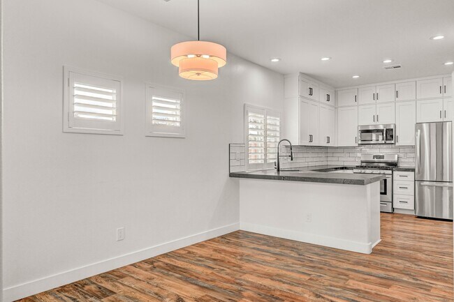 Building Photo - 10544 Allthorn Ave