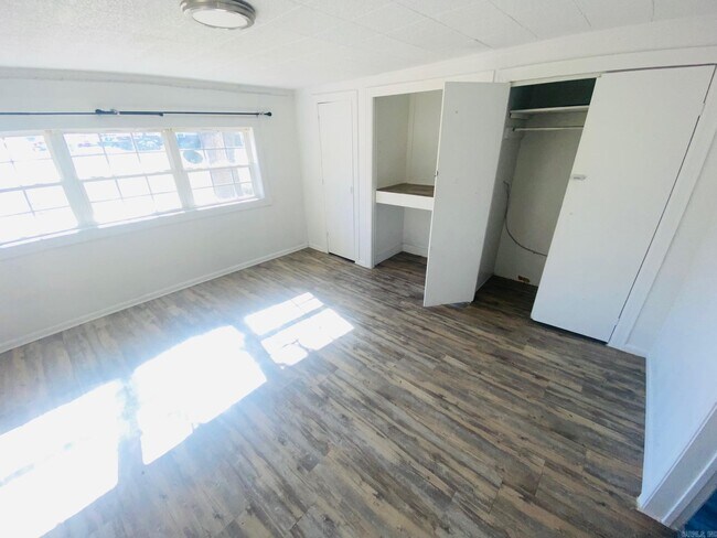 Foto del edificio - 309 Roosevelt Cir