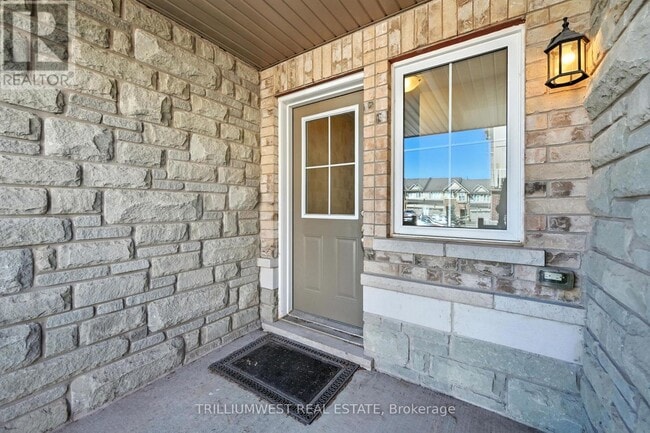 Building Photo - 5016 DeSantis Dr
