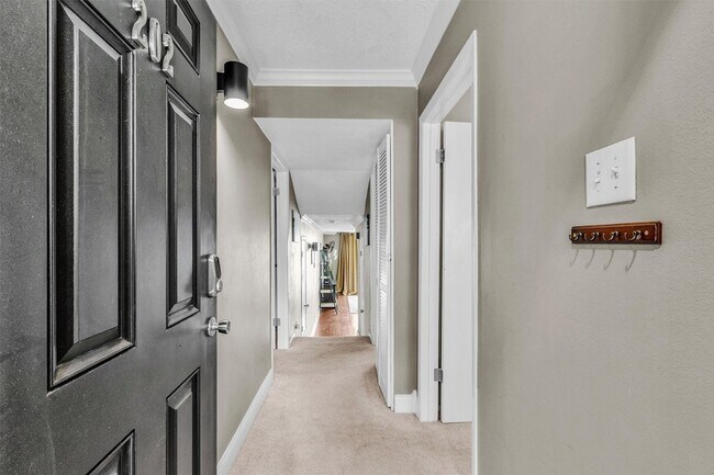Foto del edificio - 12500 Melville Dr